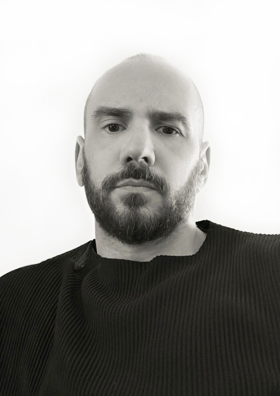 Μυκωνιατης